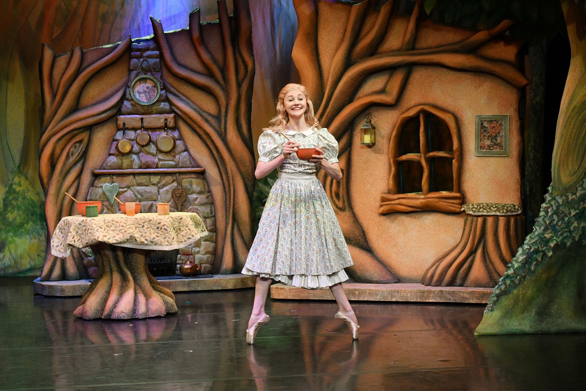 Goldilocks eats delicious porridge