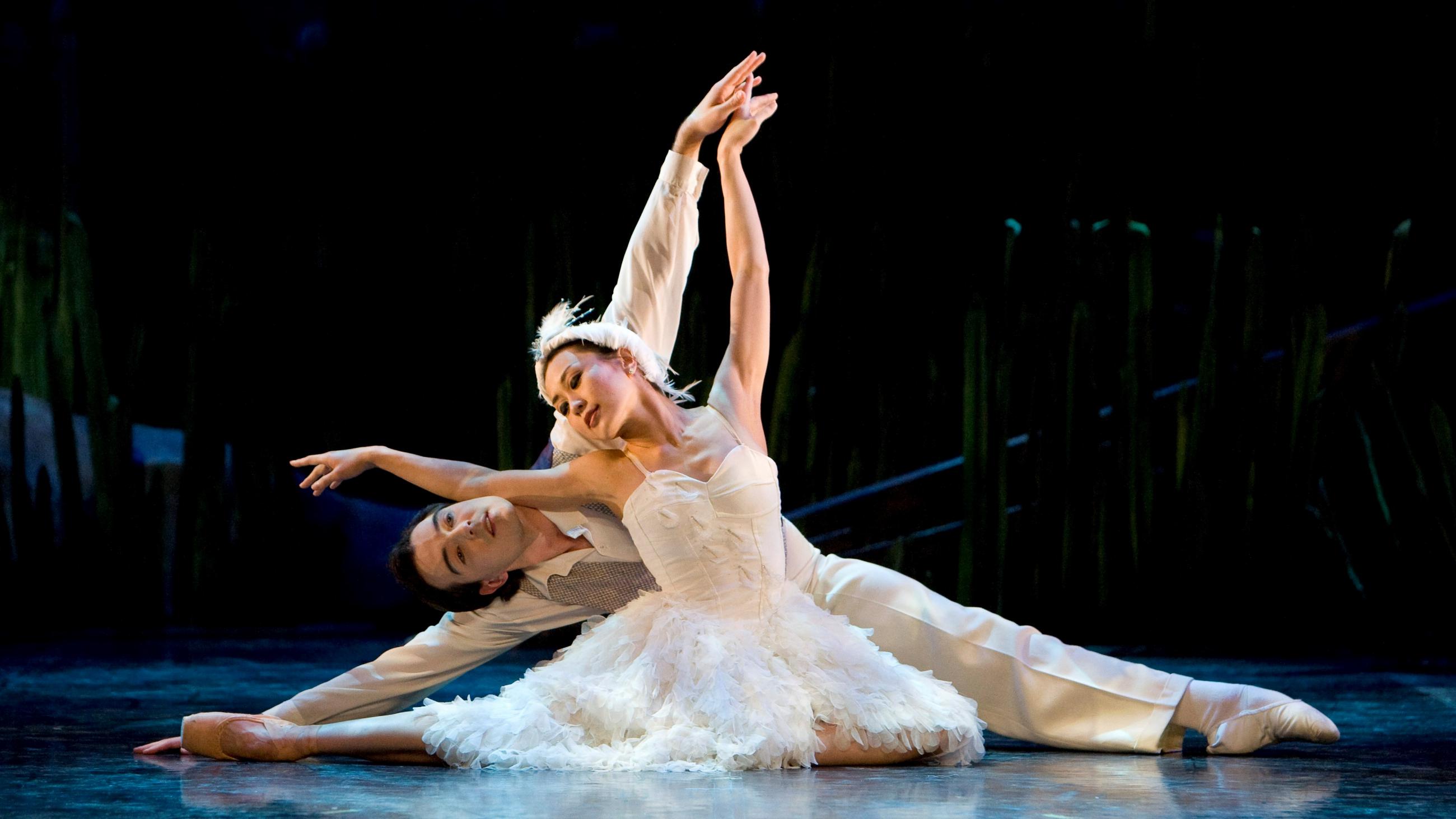 A photo of Northern Ballet dancers Kenneth Tindall and Keiko Amemori performing in David Nixon OBE's Swan Lake. Photo by Bill Cooper, 2009.