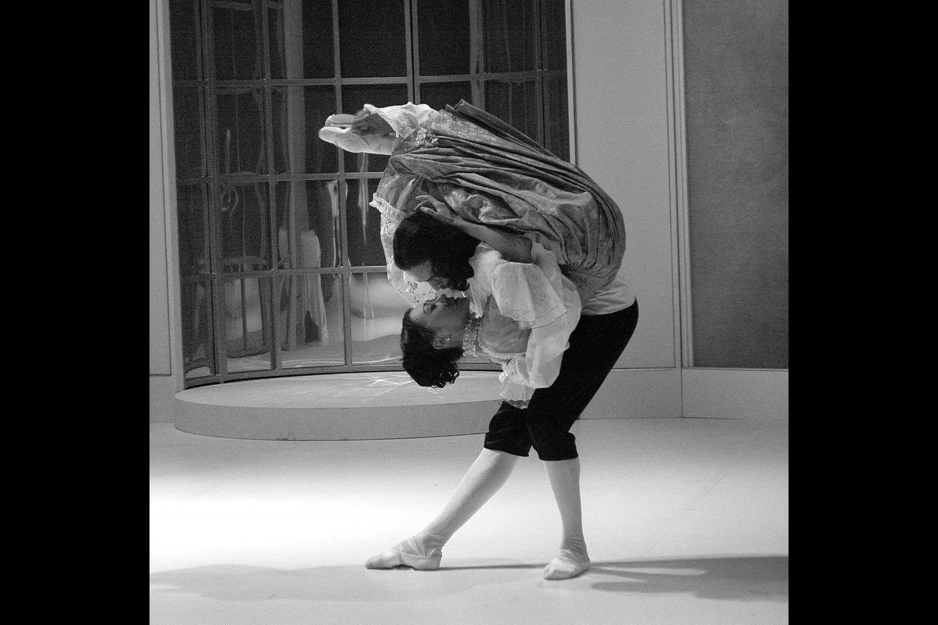 A photo of Northern Ballet dancers in David Nixon OBE's Dangerous Liaisons, 2004.